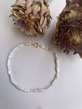 Lade das Bild in den Galerie-Viewer, Baroque Pearl Statement Choker