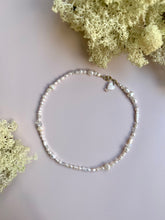 Lade das Bild in den Galerie-Viewer, Moonbow Necklace