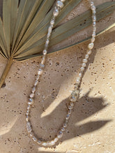 Lade das Bild in den Galerie-Viewer, Moonbow Necklace