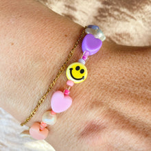 Lade das Bild in den Galerie-Viewer, Rainbow Pearls n Smile Armband