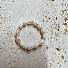 Lade das Bild in den Galerie-Viewer, Baby Pearl Ring
