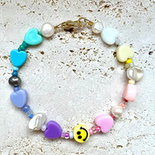 Lade das Bild in den Galerie-Viewer, Rainbow Pearls n Smile Armband