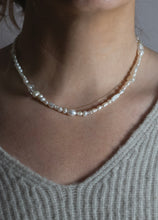 Lade das Bild in den Galerie-Viewer, Moonbow Necklace