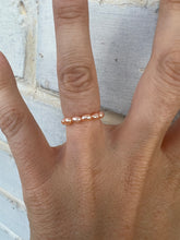 Lade das Bild in den Galerie-Viewer, Baby Pearl Ring rosé