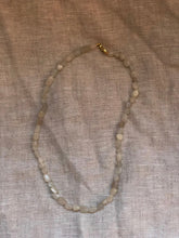 Lade das Bild in den Galerie-Viewer, White Pebble Kette