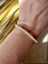 Lade das Bild in den Galerie-Viewer, Baby Pearl Armband